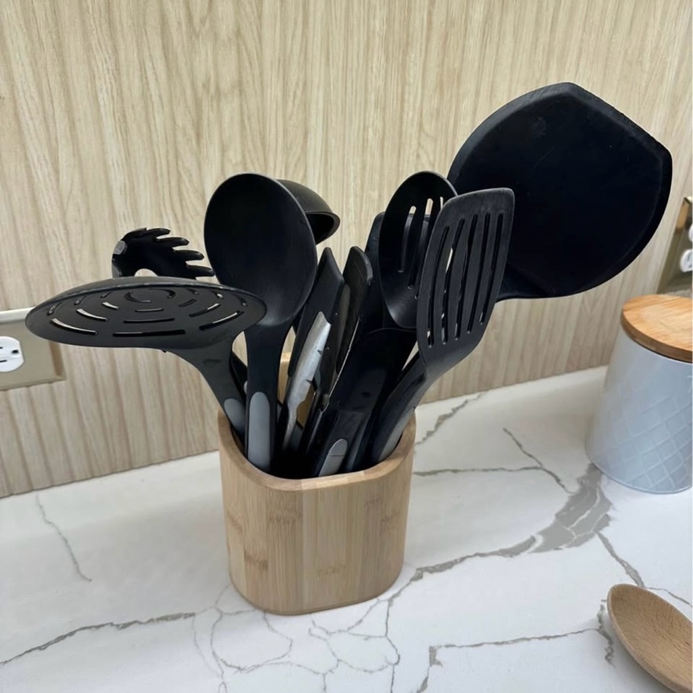 Calphalon kitchen utensil set.